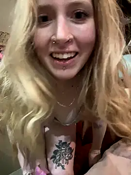 Snapshot of Bambii_Blue333 chatting on November 2025 09:58:01 PM Bambii Blue333 online show from November 2025 09:58:01 PM