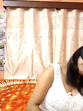 Cute-richa1 online show from May 2026 03:06:01 PM