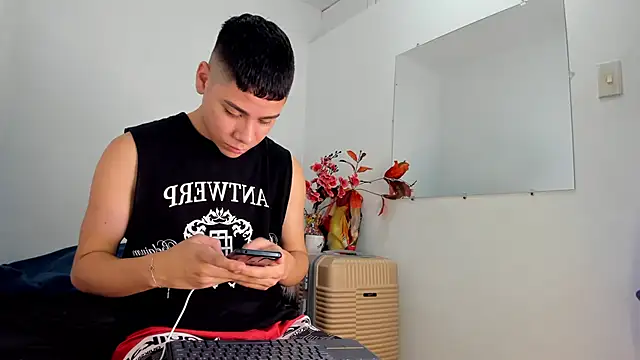 Lucastorrez01 online show from December 2025 09:44:02 PM