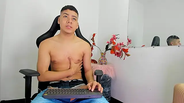 Lucastorrez01 online show from January 2026 09:31:01 PM