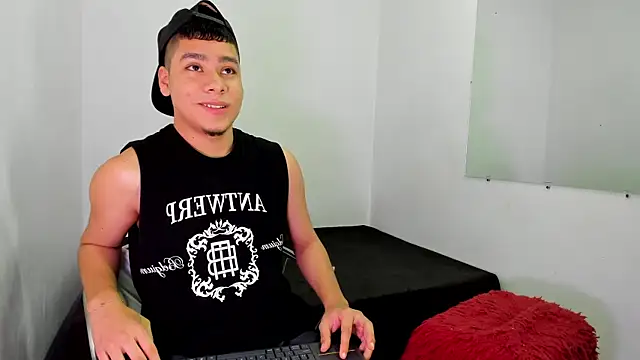 Lucastorrez01 online show from April 2026 10:45:02 PM