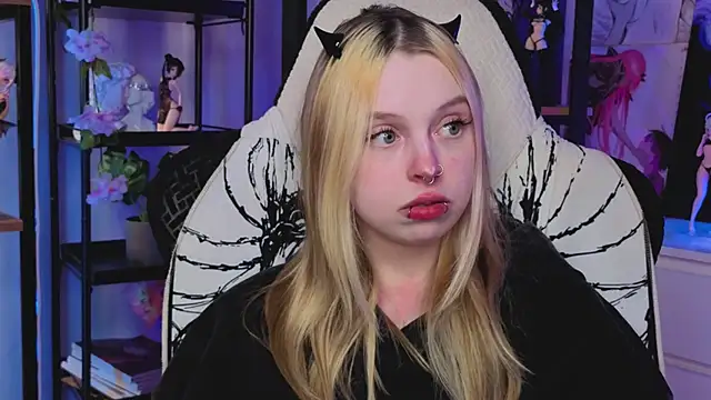 ElvenQueen online show from December 2025 04:03:02 PM