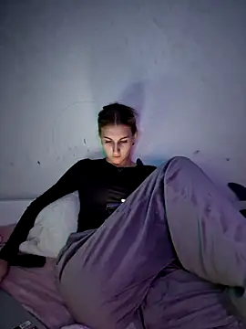 carolinakis  online show from March 2026 06:03:01 PM