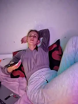 carolinakis  online show from March 2026 08:23:01 PM