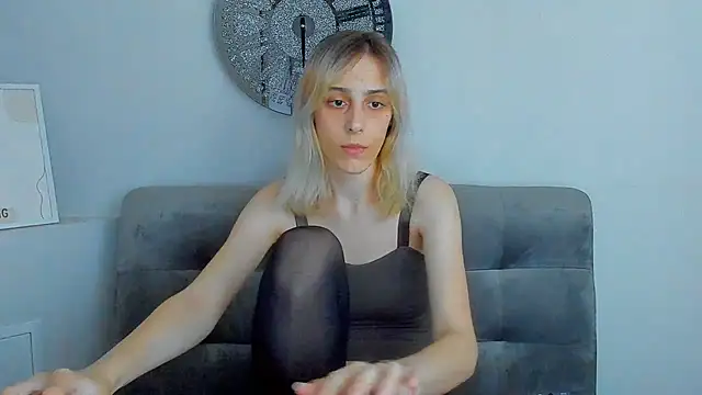 MiilaGlow online show from June 2026 01:20:02 PM