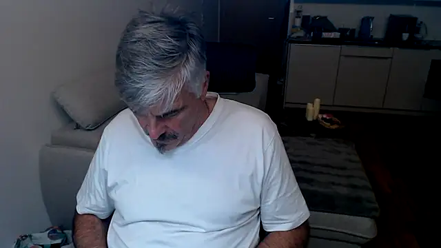 Snapshot of Buidapest chatting on January 2026 11:03:02 AM Buidapest online show from January 2026 11:03:02 AM