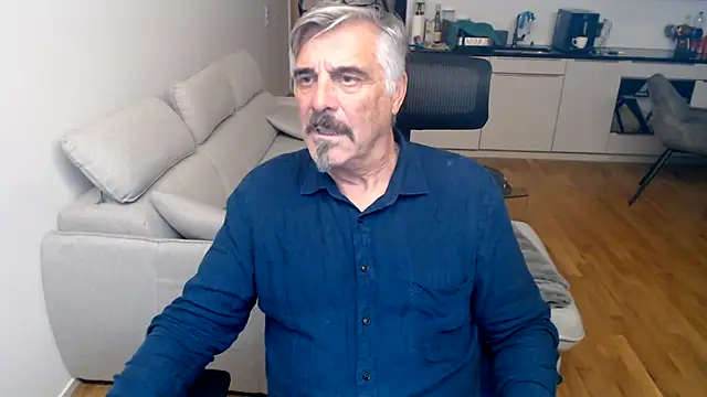 Snapshot of Buidapest chatting on February 2026 04:18:02 AM Buidapest online show from February 2026 04:18:02 AM