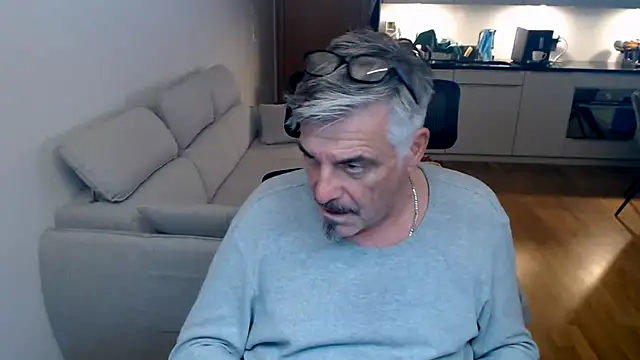 Snapshot of Buidapest chatting on February 2026 04:08:01 AM Buidapest online show from February 2026 04:08:01 AM