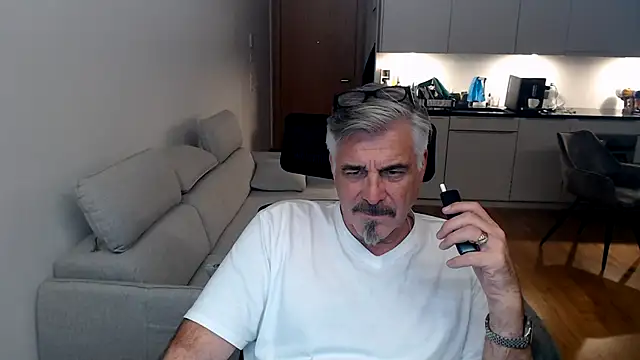 Snapshot of Buidapest chatting on February 2026 04:24:02 AM Buidapest online show from February 2026 04:24:02 AM