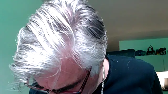 Buidapest online show from May 2026 07:05:02 AM