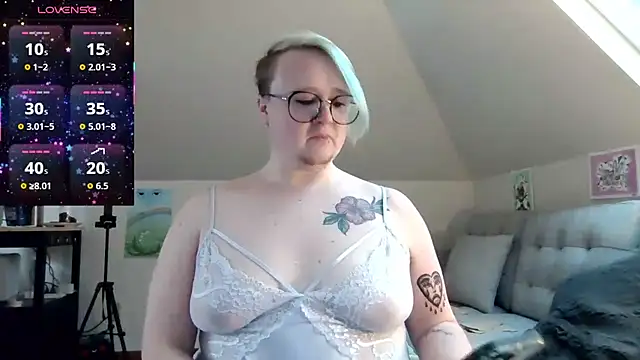 Snapshot of queerlyjaz chatting on February 2026 09:00:02 PM queerlyjaz online show from February 2026 09:00:02 PM