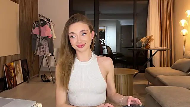 Snapshot of Jolienne chatting on March 2026 08:25:01 PM Jolienne online show from March 2026 08:25:01 PM