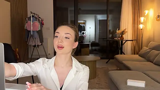 Snapshot of Jolienne chatting on March 2026 09:09:01 PM Jolienne online show from March 2026 09:09:01 PM