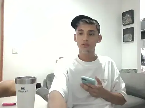 Zoro0ne online show from April 2026 06:34:01 PM