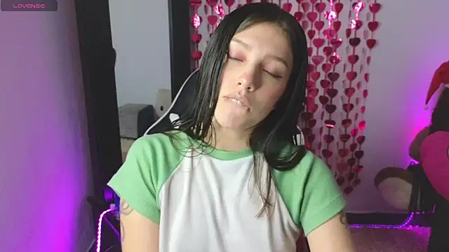 Snapshot of Dhanaee chatting on December 2025 05:16:01 AM Dhanaee online show from December 2025 05:16:01 AM