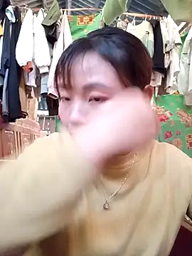 Lee-Thee online show from November 2025 03:43:02 AM