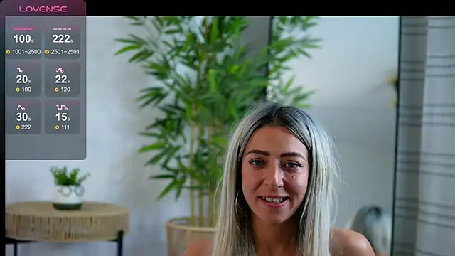 JuliaHyde online show from April 2026 09:39:33 PM