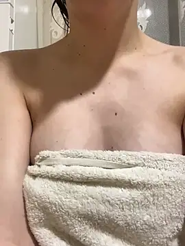 Snapshot of bettyButterfly chatting on April 2026 08:07:02 PM bettyButterfly online show from April 2026 08:07:02 PM