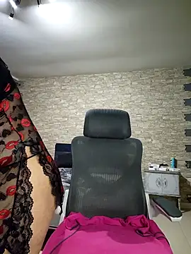 LeillaaX online show from May 2026 07:05:01 AM