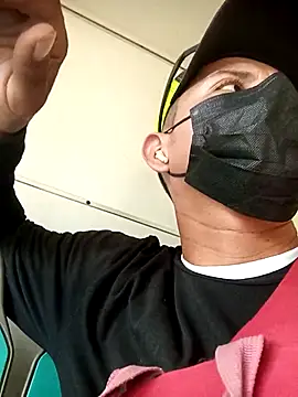 juunioreest online show from December 2025 09:01:02 PM