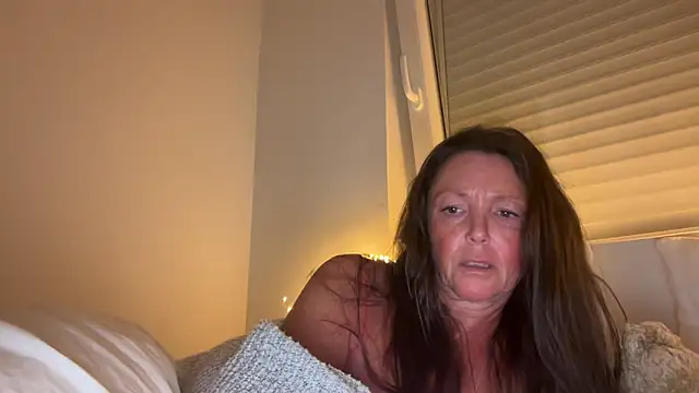 AnnaSophiaX online show from December 2025 07:45:02 PM