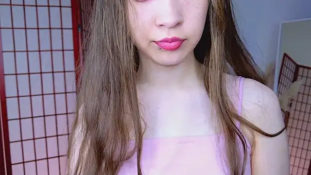 SilentLily online show from December 2025 09:00:01 PM