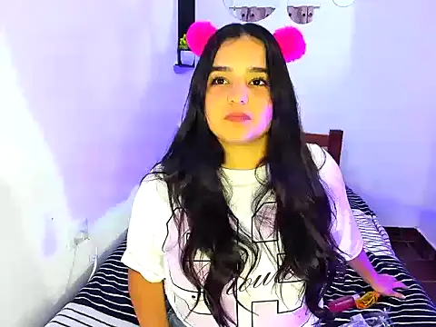 Snapshot of Babyhoney18 chatting on November 2025 01:00:02 AM Babyhoney18 online show from November 2025 01:00:02 AM