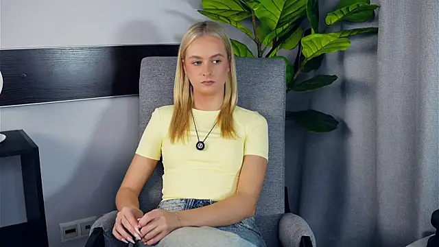 Snapshot of TheresaBreth chatting on November 2025 10:09:01 AM TheresaBreth online show from November 2025 10:09:01 AM