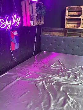 Snapshot of Shy-Ivy chatting on November 2025 10:43:01 PM Shy-Ivy online show from November 2025 10:43:01 PM