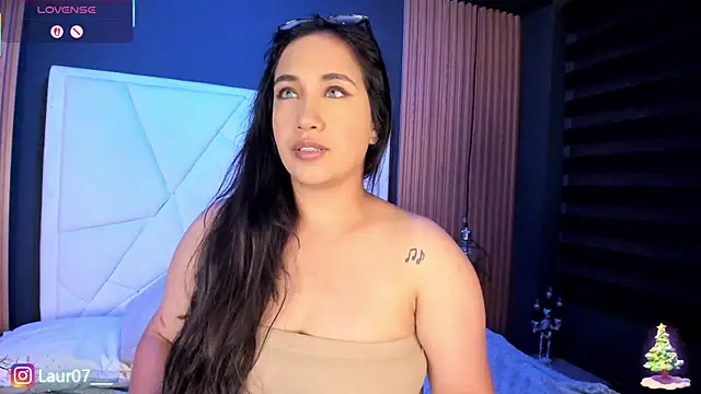 Snapshot of Lauroberts7 chatting on December 2025 03:44:02 AM Lauroberts7 online show from December 2025 03:44:02 AM