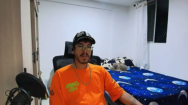 Snapshot of naitt_ chatting on November 2025 11:26:01 PM naitt online show from November 2025 11:26:01 PM