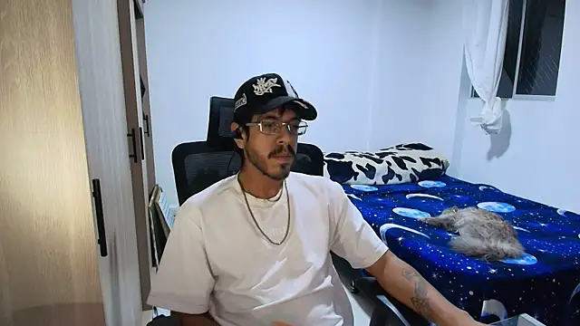 Snapshot of naitt_ chatting on November 2025 04:24:02 AM naitt online show from November 2025 04:24:02 AM