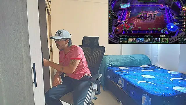 Snapshot of naitt_ chatting on December 2025 01:27:02 PM naitt online show from December 2025 01:27:02 PM