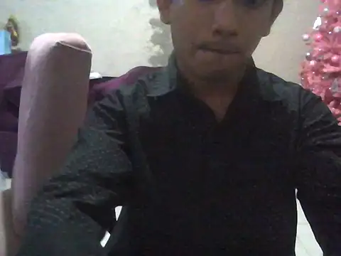 Snapshot of chikis_18 chatting on December 2025 04:19:01 AM chikis 18 online show from December 2025 04:19:01 AM