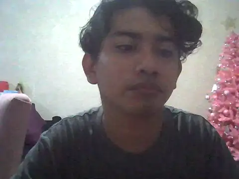 Snapshot of chikis_18 chatting on December 2025 01:46:02 AM chikis 18 online show from December 2025 01:46:02 AM