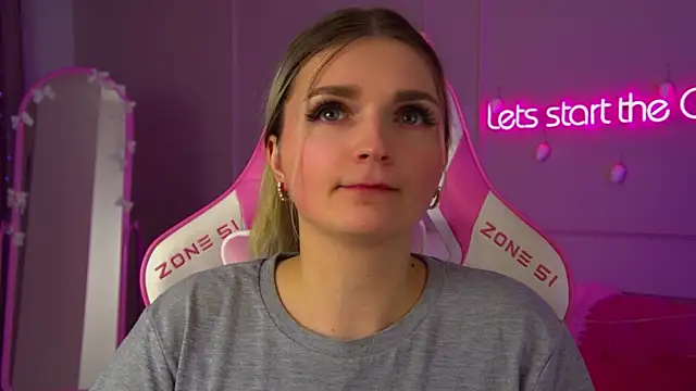 AnnyRaii online show from December 2025 06:26:02 PM