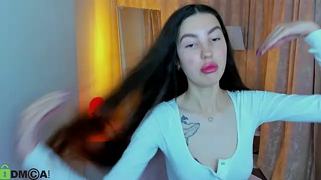 Snapshot of LiraRevery chatting on December 2025 12:05:01 AM LiraRevery online show from December 2025 12:05:01 AM