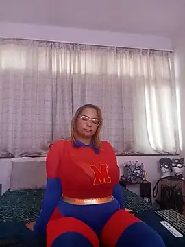 Snapshot of LaReineCleo chatting on May 2026 10:44:01 AM LaReineCleo online show from May 2026 10:44:01 AM