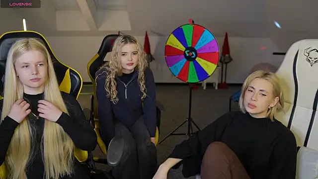 Kara cat online show from December 2025 03:30:02 PM