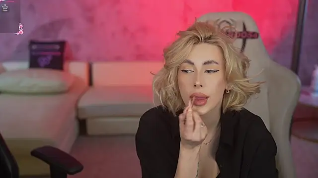 Kara cat online show from February 2026 03:43:01 PM