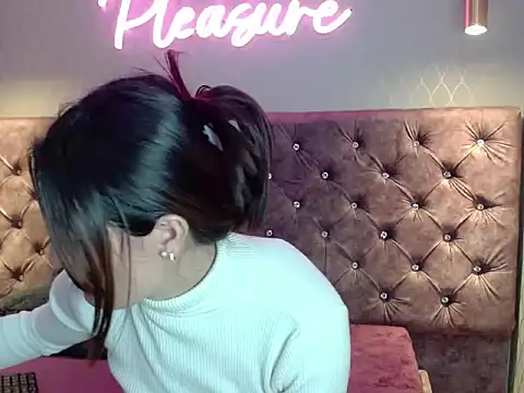 Snapshot of CataleyaDamourx chatting on December 2025 11:26:02 AM CataleyaDamourx online show from December 2025 11:26:02 AM