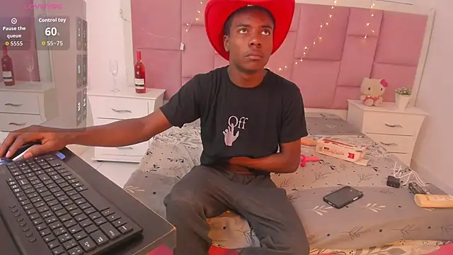 Snapshot of NoahJhonson69 chatting on November 2025 06:32:01 PM NoahJhonson69 online show from November 2025 06:32:01 PM