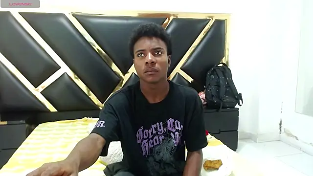 NoahJhonson69 online show from April 2026 11:31:01 AM