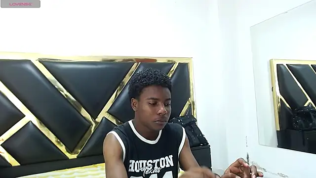NoahJhonson69 online show from April 2026 11:34:01 AM