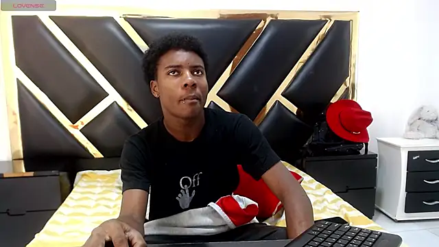 NoahJhonson69 online show from May 2026 11:26:01 AM
