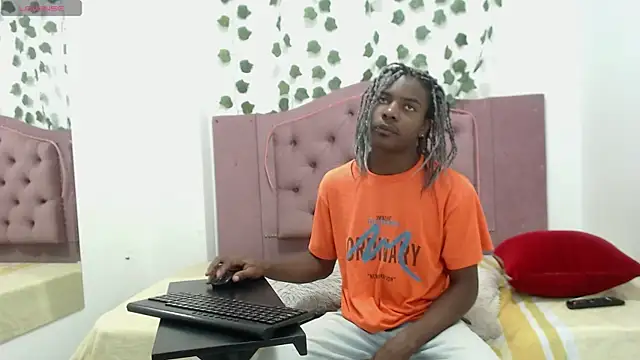 NoahJhonson69 online show from June 2026 11:31:01 AM