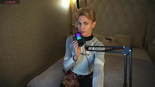 Even Vrot online show from December 2025 08:58:01 PM