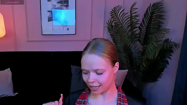 lucy loy online show from May 2026 01:08:02 PM