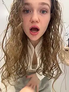 Snapshot of RussianWoman chatting on April 2026 03:37:01 AM RussianWoman online show from April 2026 03:37:01 AM