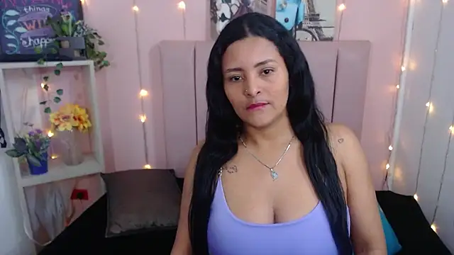 Snapshot of cristal_bianchi chatting on November 2025 03:56:02 PM cristal bianchi online show from November 2025 03:56:02 PM